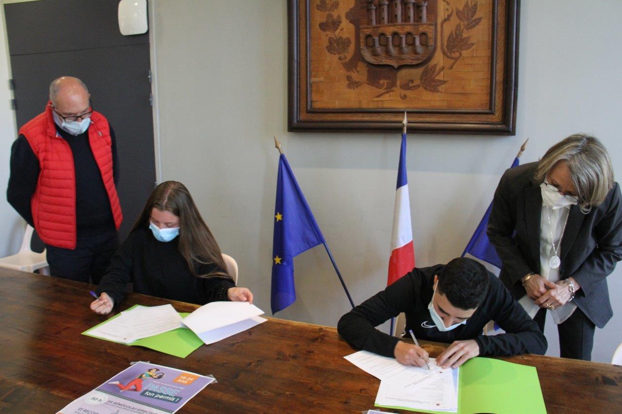 Le première signature - Photo Marc Le Saux