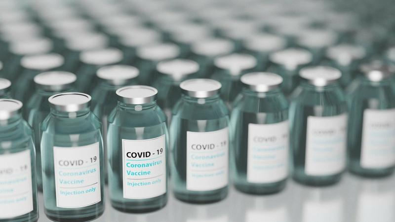 Astrazeneca et Pfizer : Que disent vraiment les enquêtes de pharmacovigilance sur les risques encourus ?