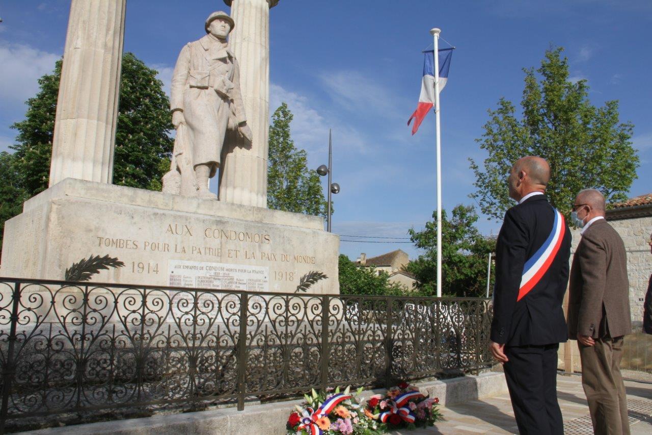 8 mai 2020, en présence de Gérard Dubrac et de son 2e adjoint, Philippe Beyries - Photo Marc Le Saux