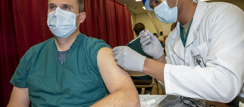 La vaccination ouverte à tous les majeurs dès lundi