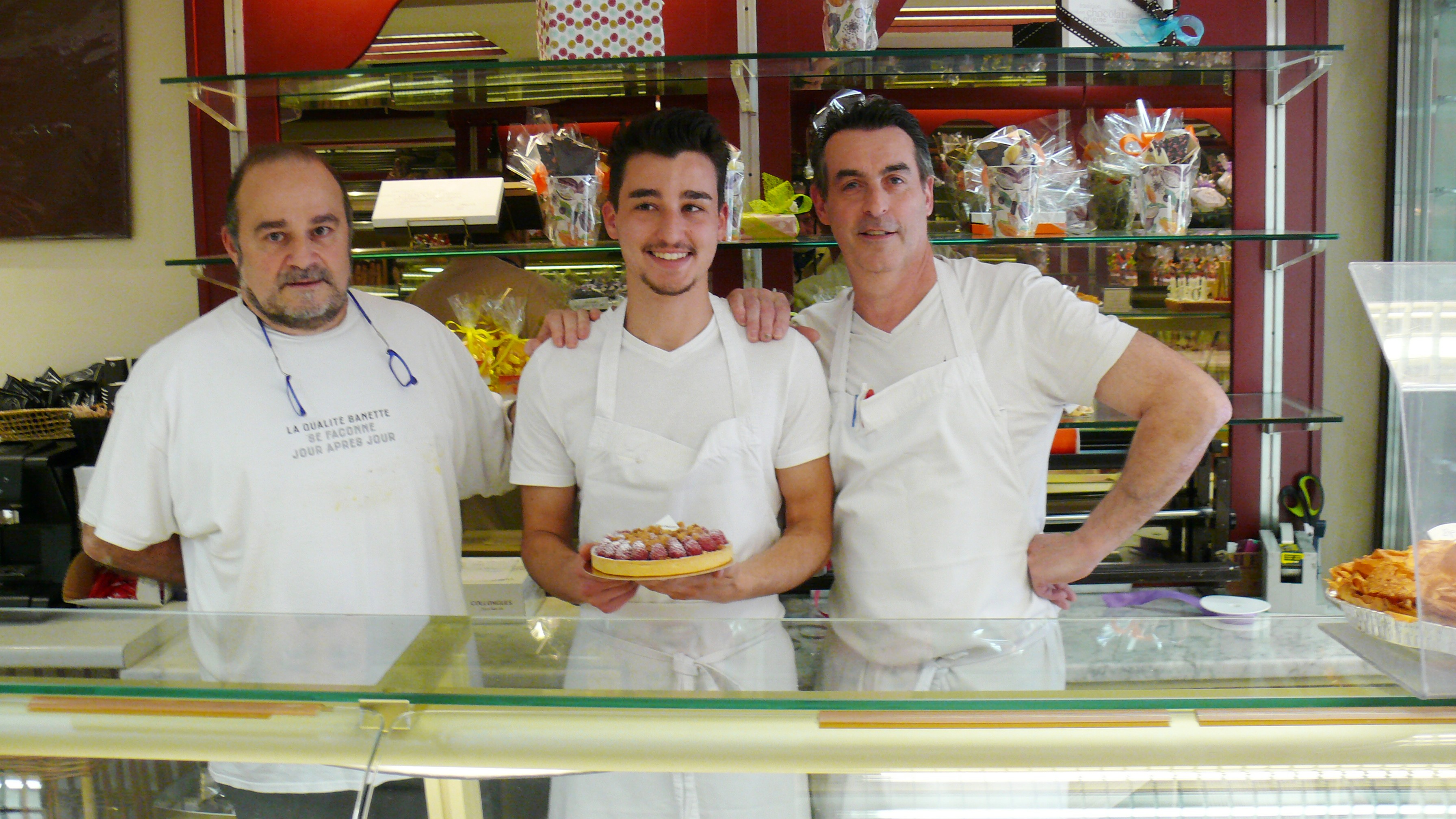 Léo Aguilar entouré de Thierry Vives et Jean-Marc Ulian.