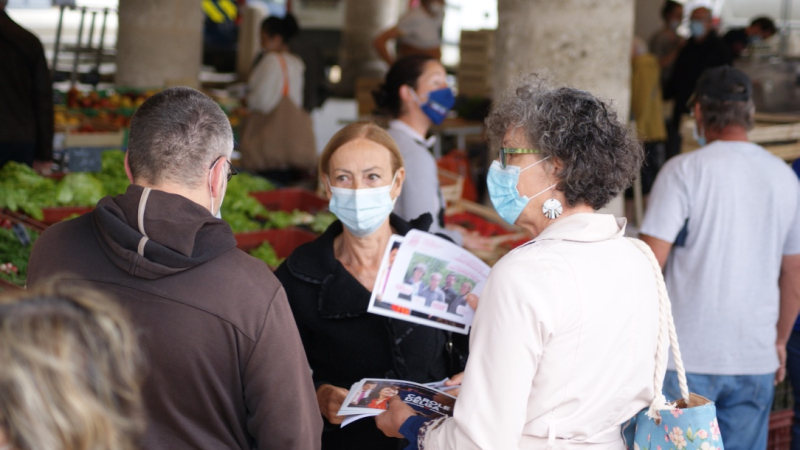 Le PCF sur le marché des producteurs pour soutenir la liste "L'Occitanie en commun" de Carole Delga