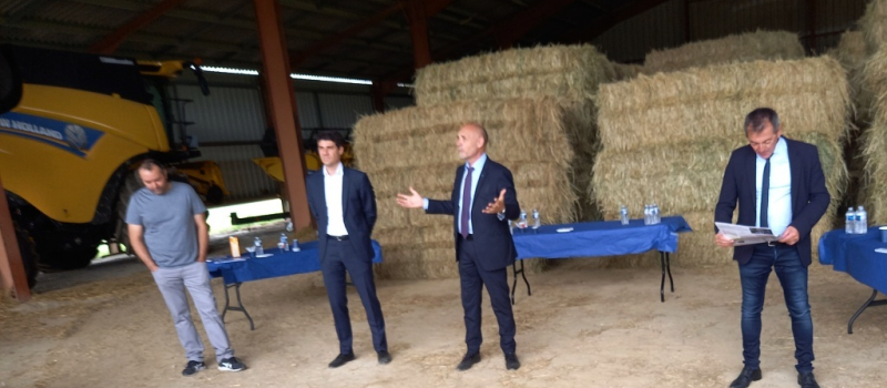 Le député, Aurélien Pradié, est venu s'entretenir avec les agriculteurs