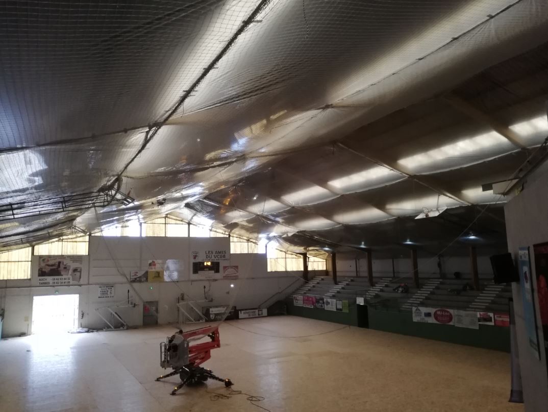 Impressionnant aussi, le chantier mis en œuvre pour protéger l'intérieur de la salle - Photo DR