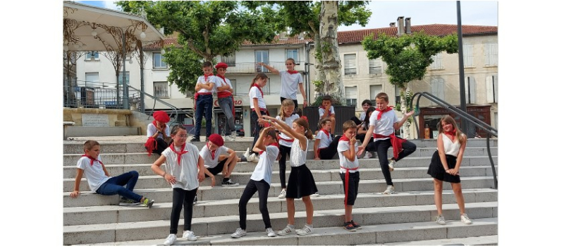 En partenariat avec l'Astrada, une  fête de l’école atypique sous forme de déambulation dans la ville !