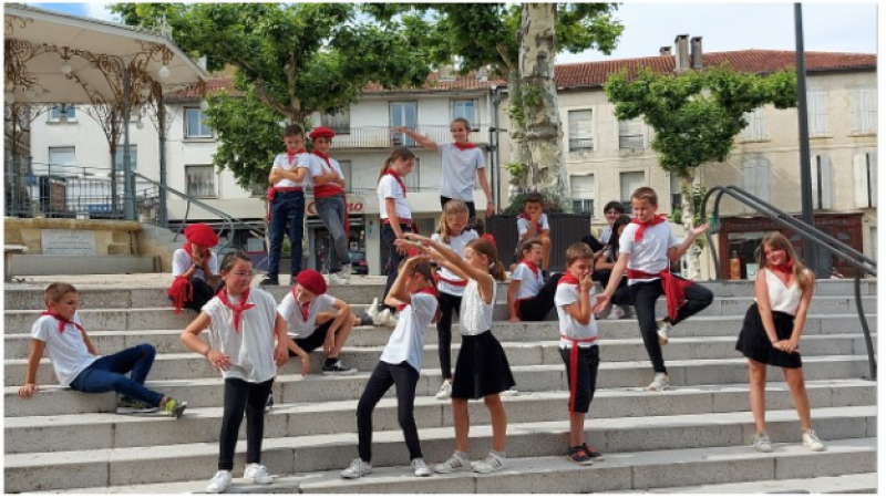 En partenariat avec l'Astrada, une  fête de l’école atypique sous forme de déambulation dans la ville !