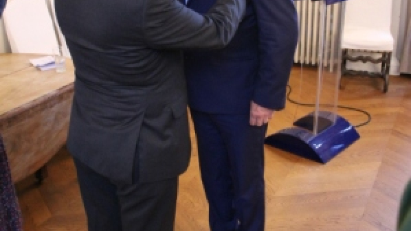 Remise des insigne de Chevalier de l'Ordre national du Mérite à Monsieur Jean-Claude Hernandez