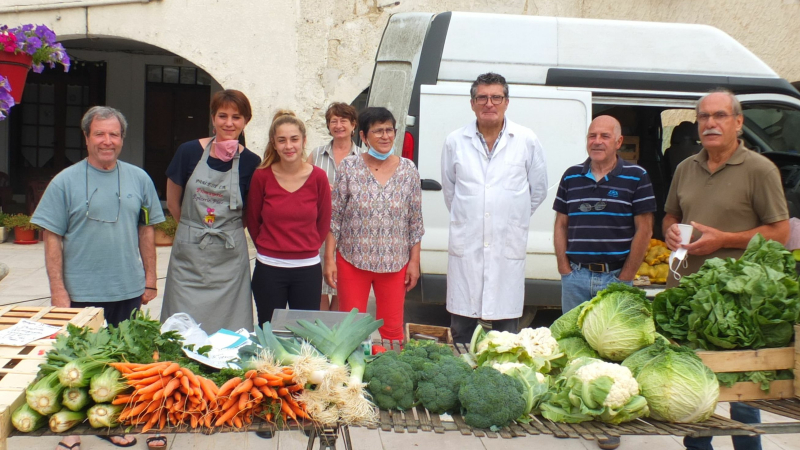 Une nouvelle marchande de fruits et légumes