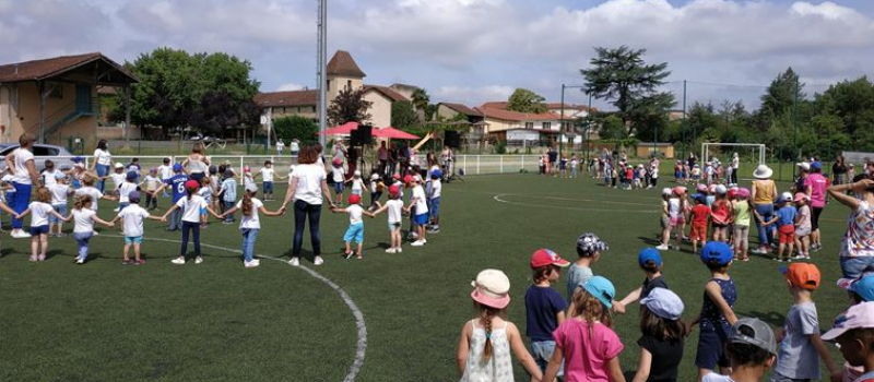 L’école Maternelle danse sur des airs occitans.