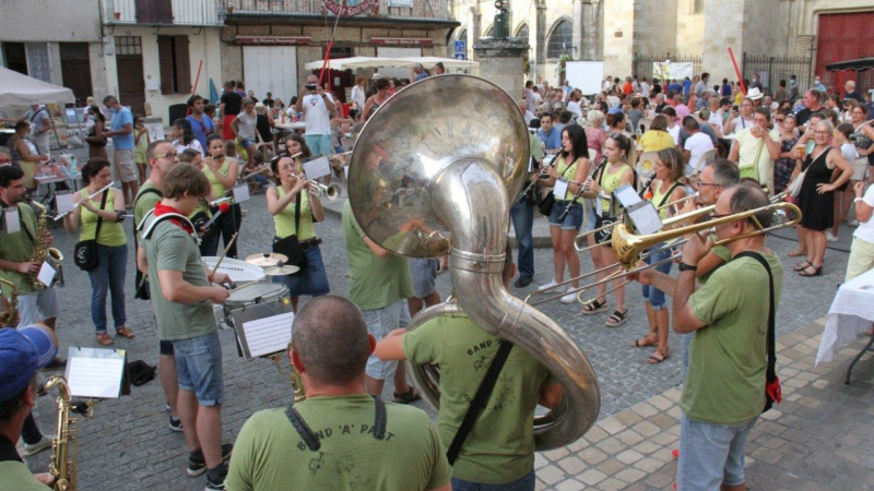 Bandas, musique classique, théâtre et danse