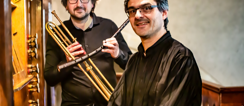 Des voix, au pied de la cathédrale, racontent le concert auquel elles ont assisté