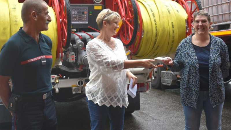 Un beau chèque pour l’Amicale des pompiers