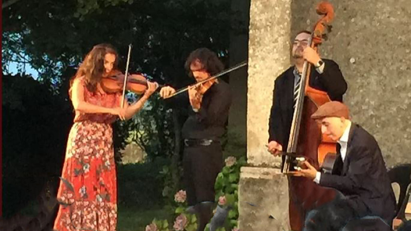 Magyar nota : Budapest Gypsy Orchestra", en concert