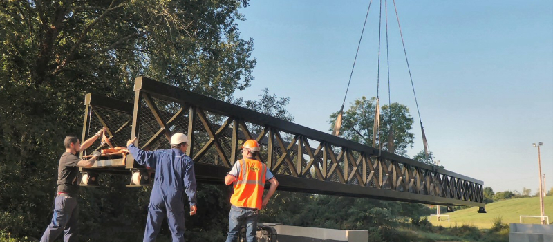 La passerelle des berges du Gers est en place