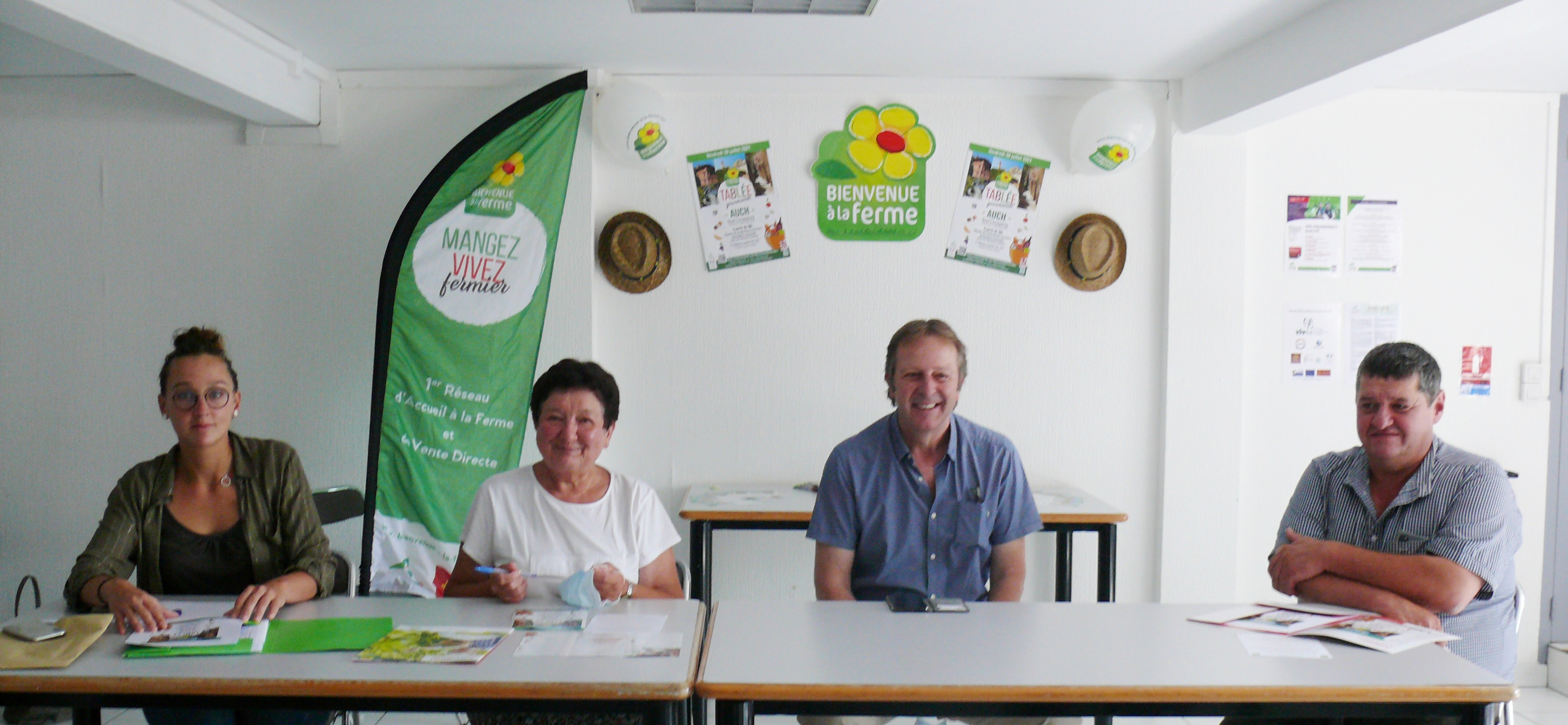 Candice Gaube, animatrice Bienvenue à la ferme, Christiane Pieters, présidente de Bienvenue à la ferme, Philip Everlet, responsable filières, et Jean-Claude Villas représentant "Les croustades d'Isabelle"