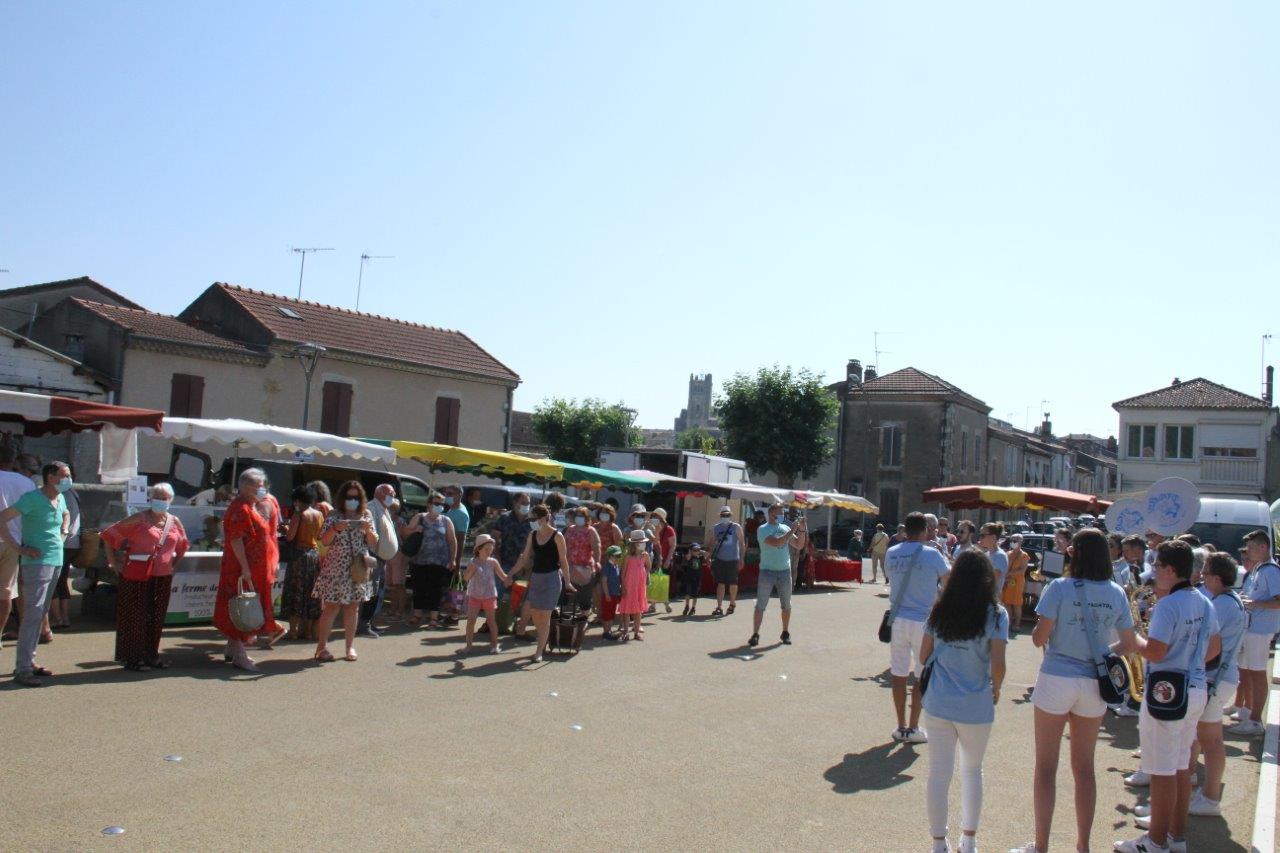 Un marché qui a de plus en plus de succès - Photo Marc Le Sauxx