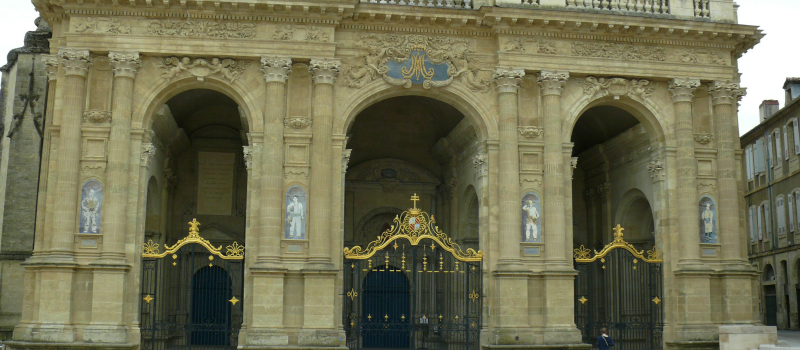 De nouvelles statues sur la façade de la cathédrale