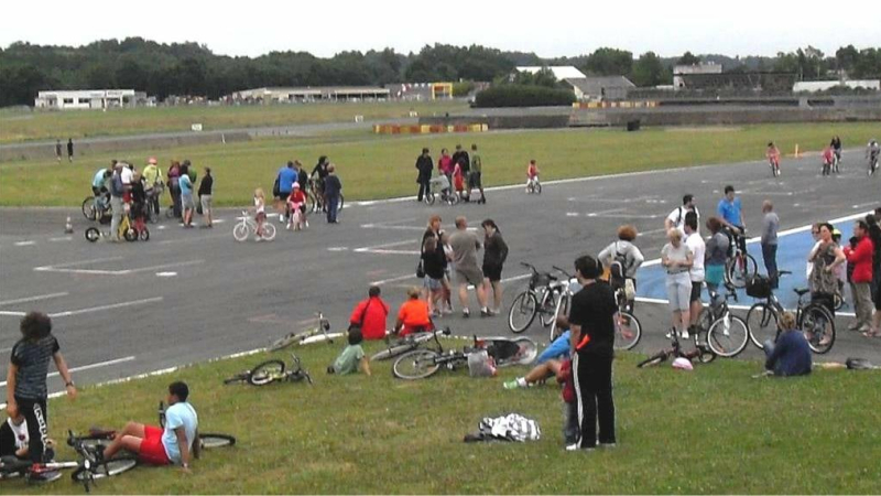 En trottinette, patinette, poussette ou vélo la piste des bolides vous est réservée