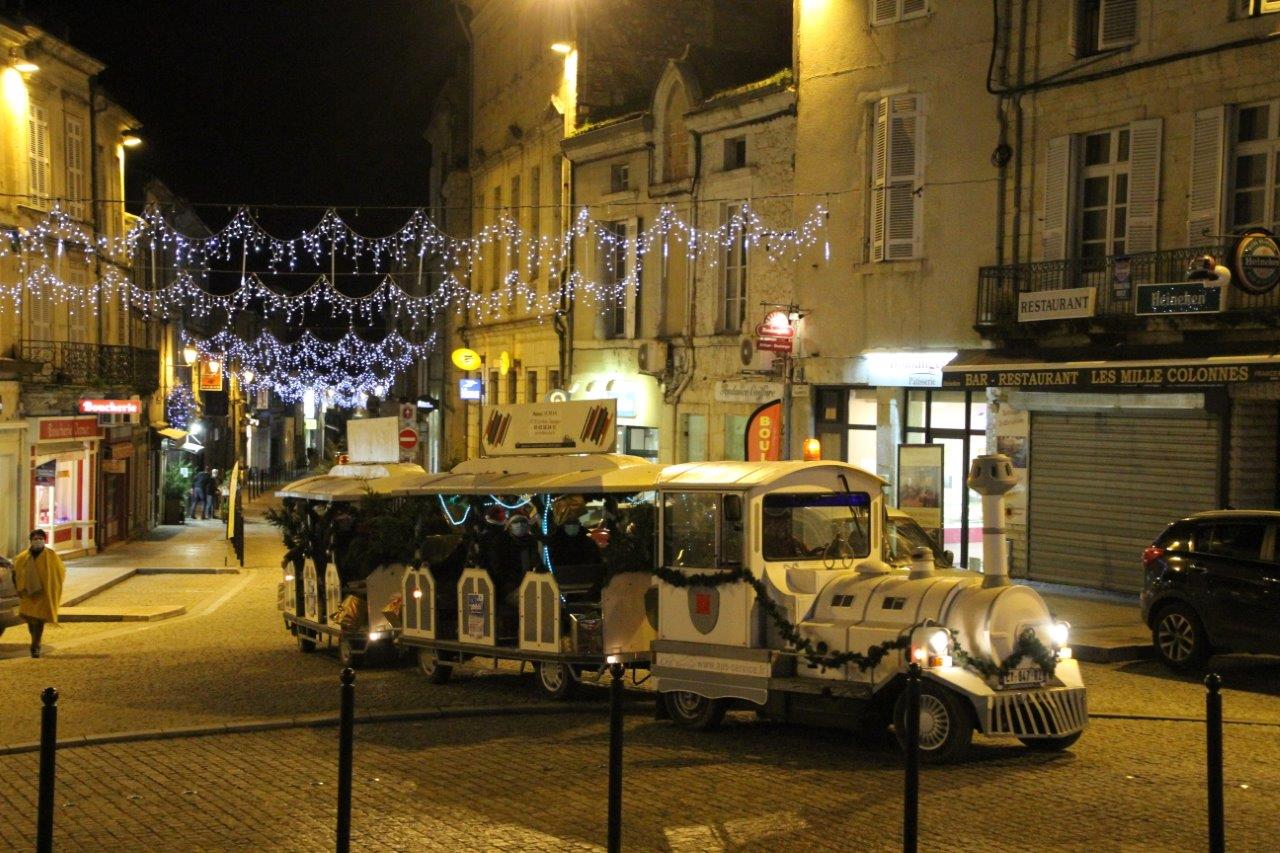 Première apparition de ce petit train au moment des fêtes de fin d'année - Photo Marc Le Saux