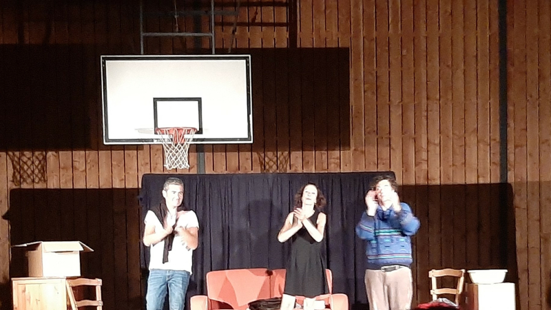 Quand le théâtre s'invite à Riguepeu ...