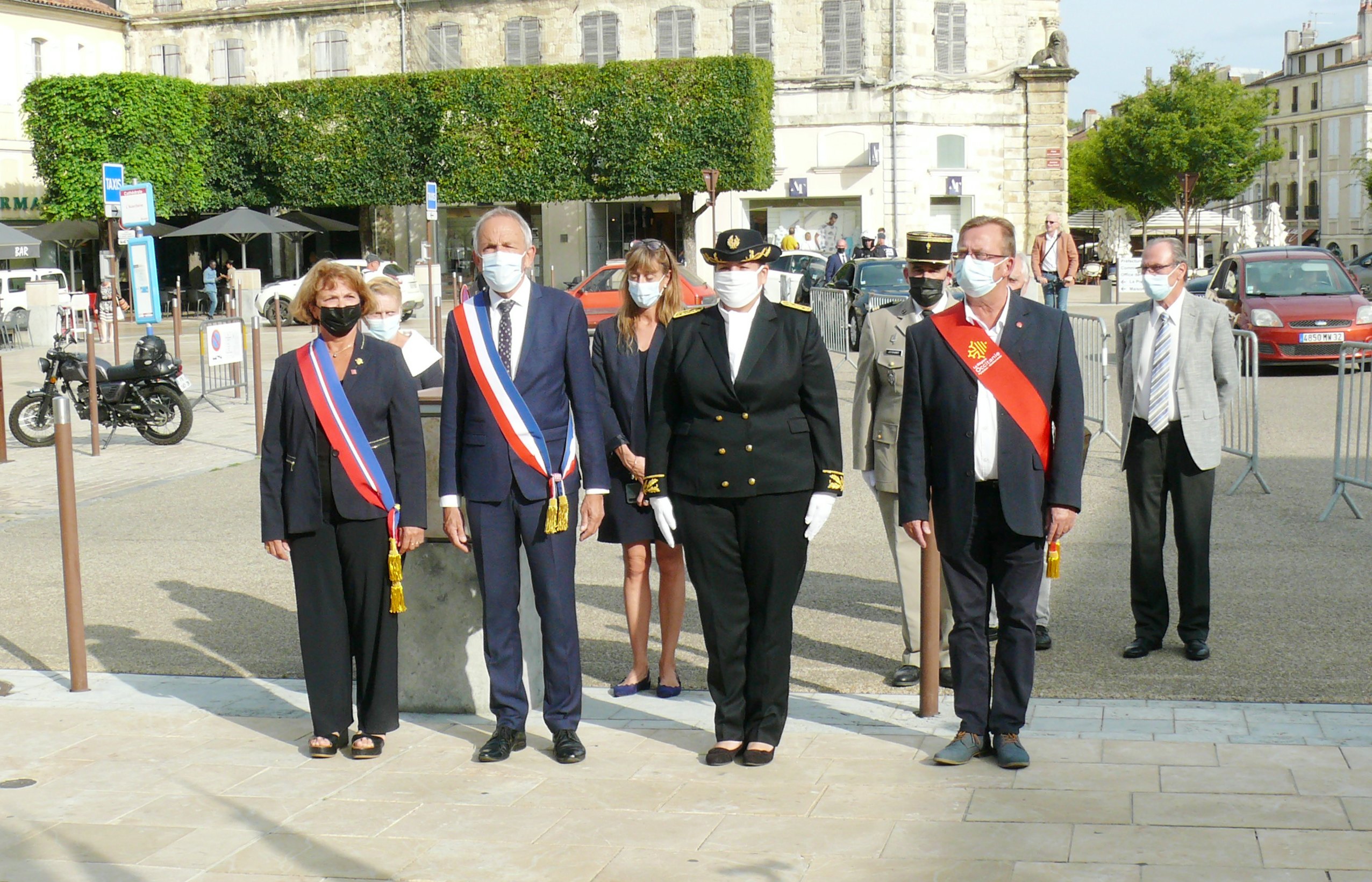 Les autorités civiles et militaires