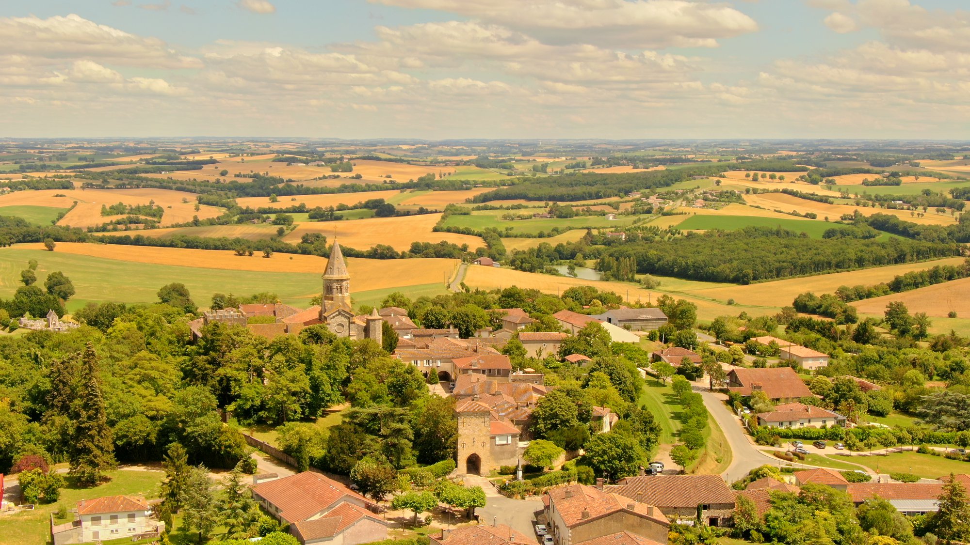 Montaut-les-Créneaux, une vue du drone de Laurent Lainé, en juin 2020