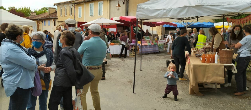 la tradition du marché de plein vent reprend vie après une longue absence