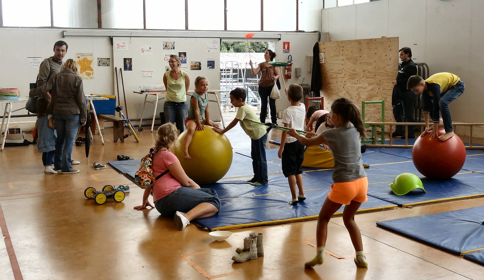Le cirque compte de nombreux adeptes parmi les plus petits