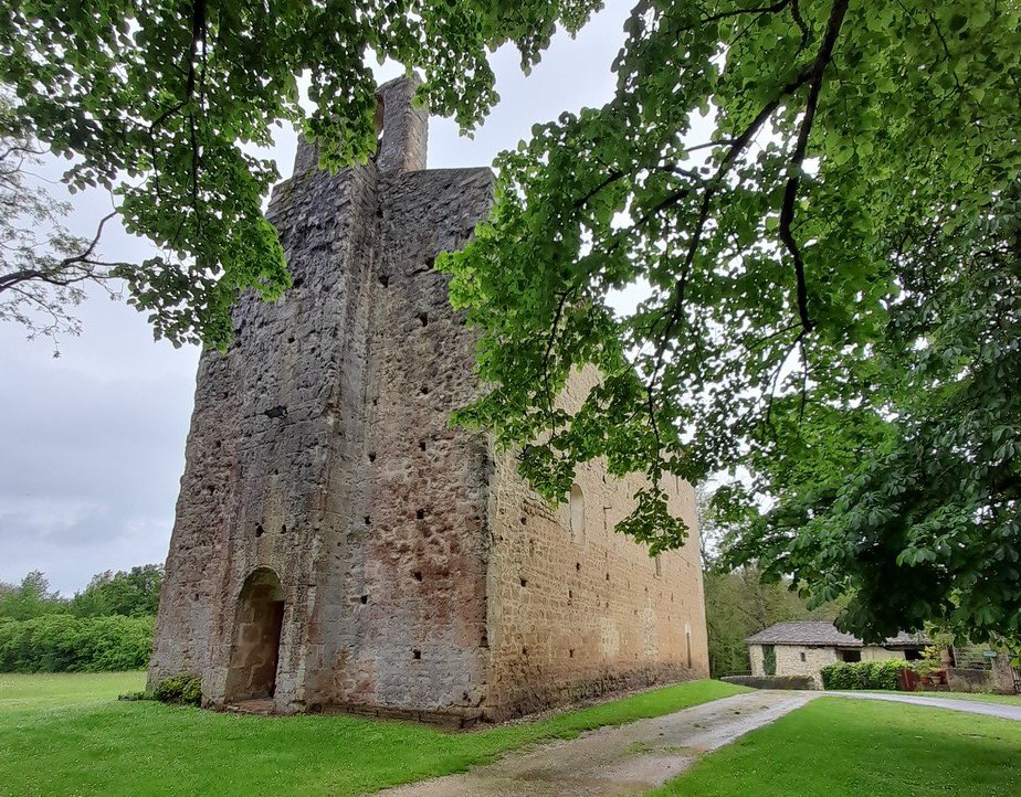 L'imposante église romane de Lamaguère, un monument qui vaut bien une visite