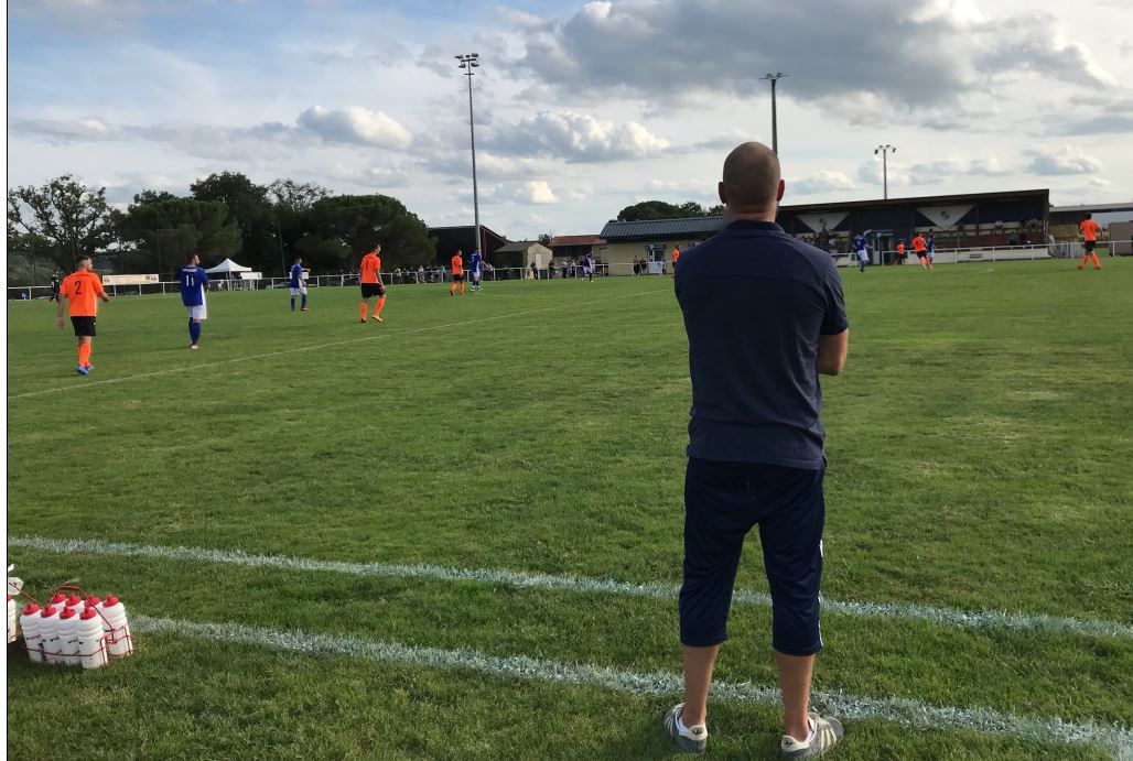 le coach en pleine réflexion