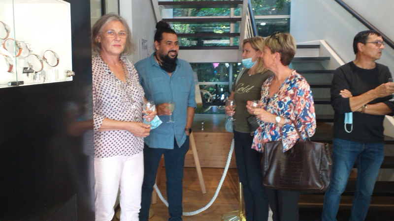 Vernissage photos et sculptures réussi