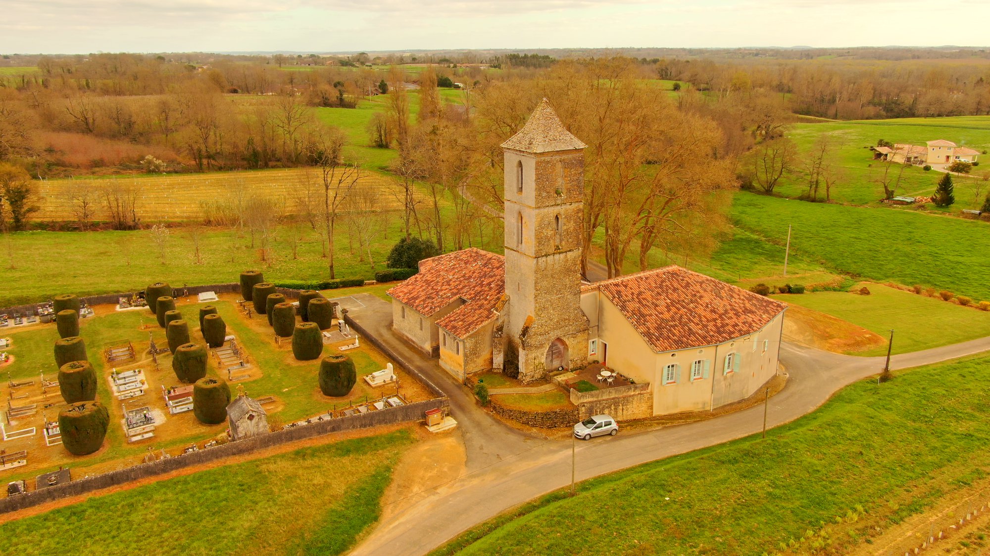 Deux églises à Maupas, celle-ci est l'église Saint-Jean-Baptiste - Photo Laurent Lainé