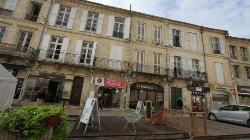 Alors au 10 ou au 4 de la place Saint-Pierre ?