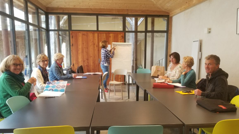 Les cours d’anglais ont repris à l’association A.M.I.C.A.L.E.S