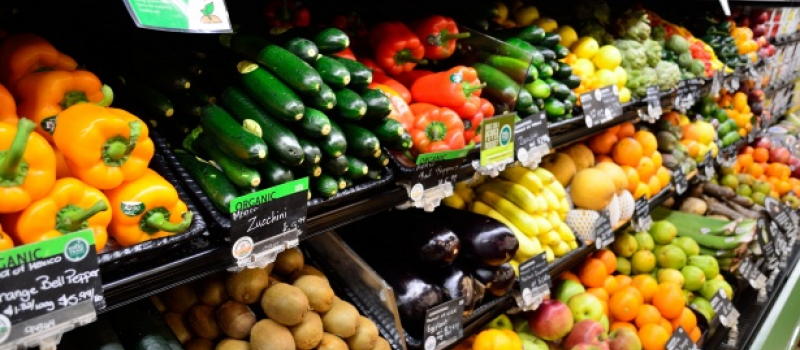 Fruits et légumes vers la fin des emballages plastiques.