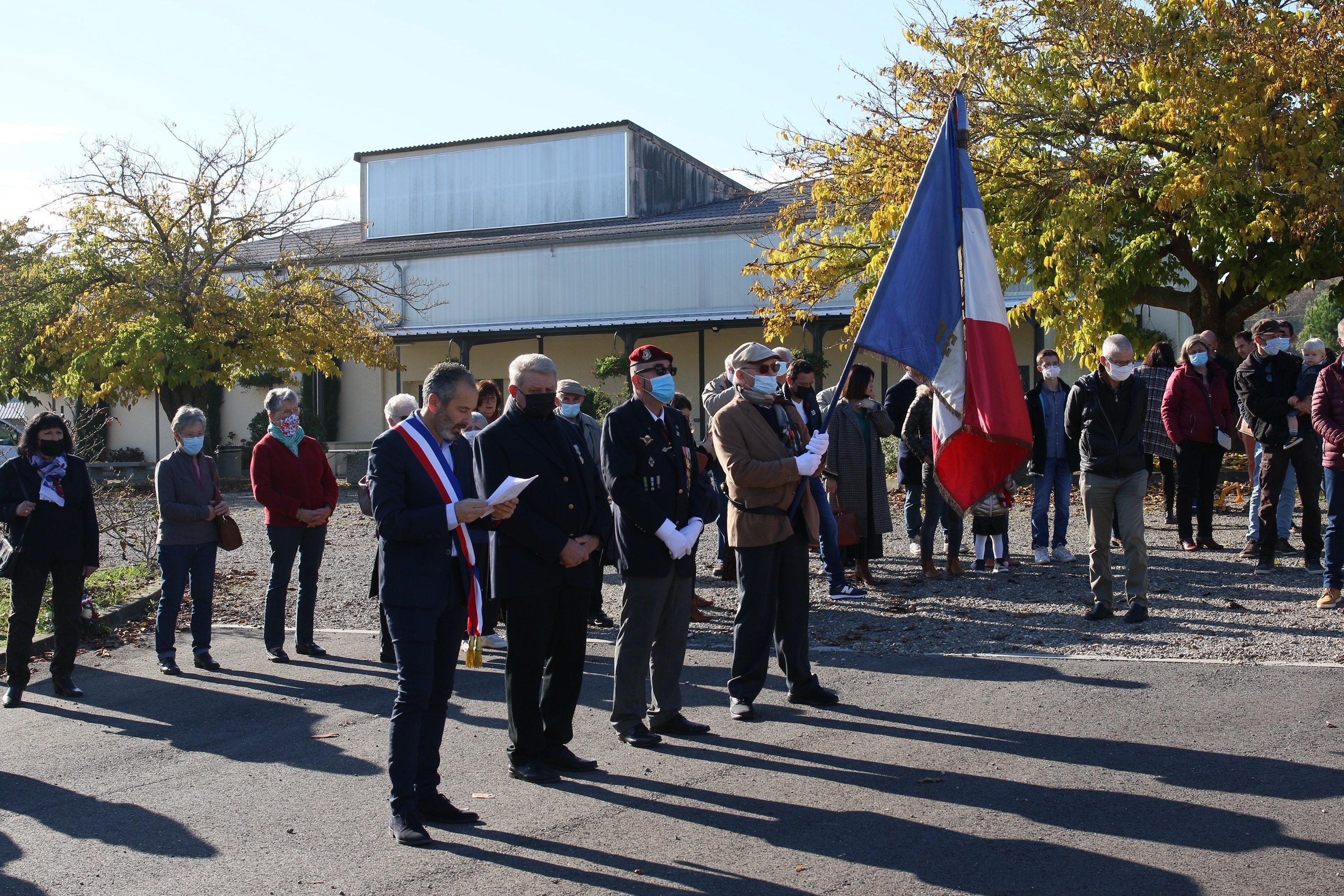 La cérémonie patriotique au monument aux morts du village en présence des élus et anciens combattants crédit Ph Mairie Ségos