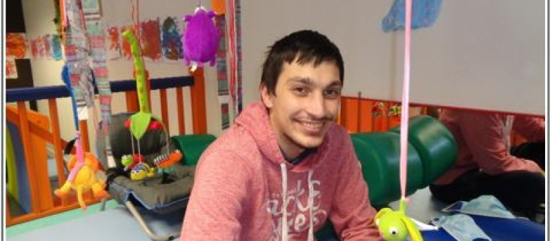 Le pôle petite enfance forme un éducateur