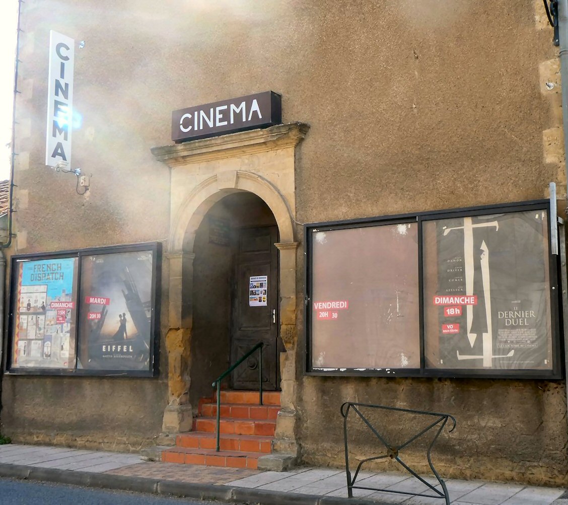 La salle de cinema est aussi un lieu de renontres