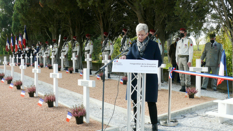 Geneviève Darrieussecq a inauguré le carré militaire à Barran