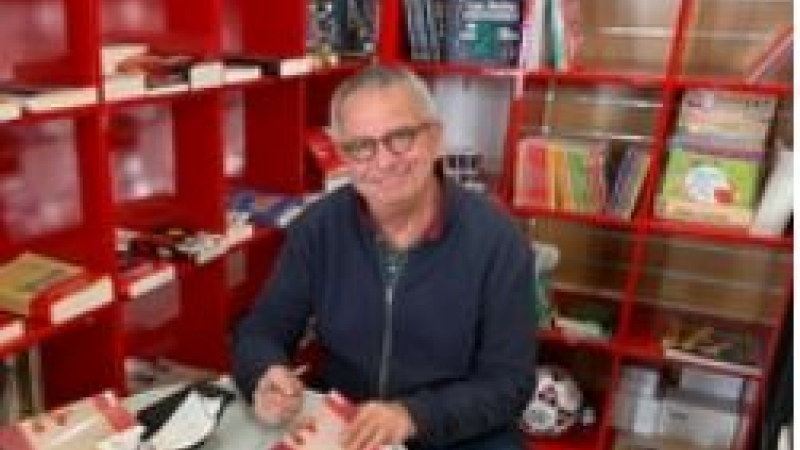 René Poques en dédicaceet son livre «Les lettres de l'oubli