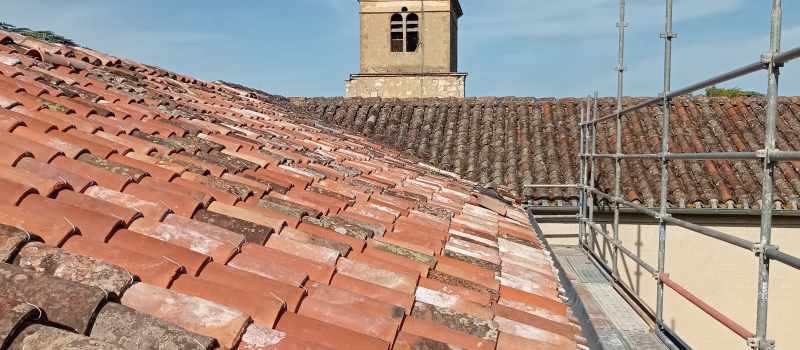 La toiture de la collégiale restaurée