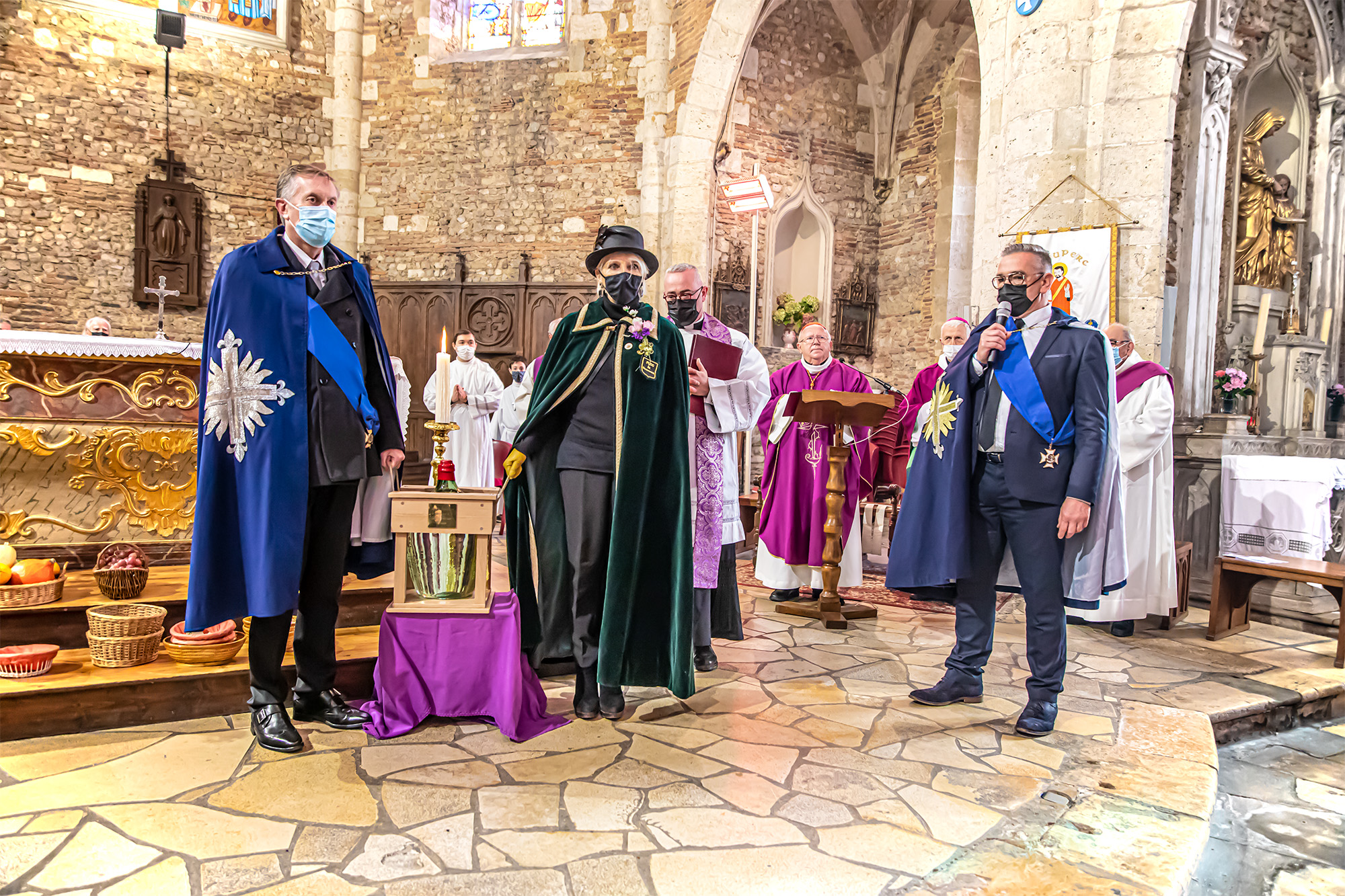 0 Le cardinal va bénir la bonbonne à dr Olivier Goujon 1bis 281121.jpg