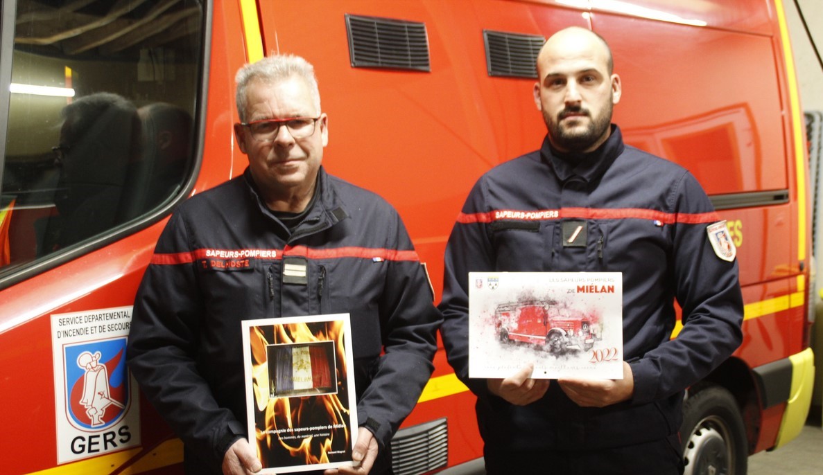 Pompiers calendrier 2021 et plaquette (9).JPG