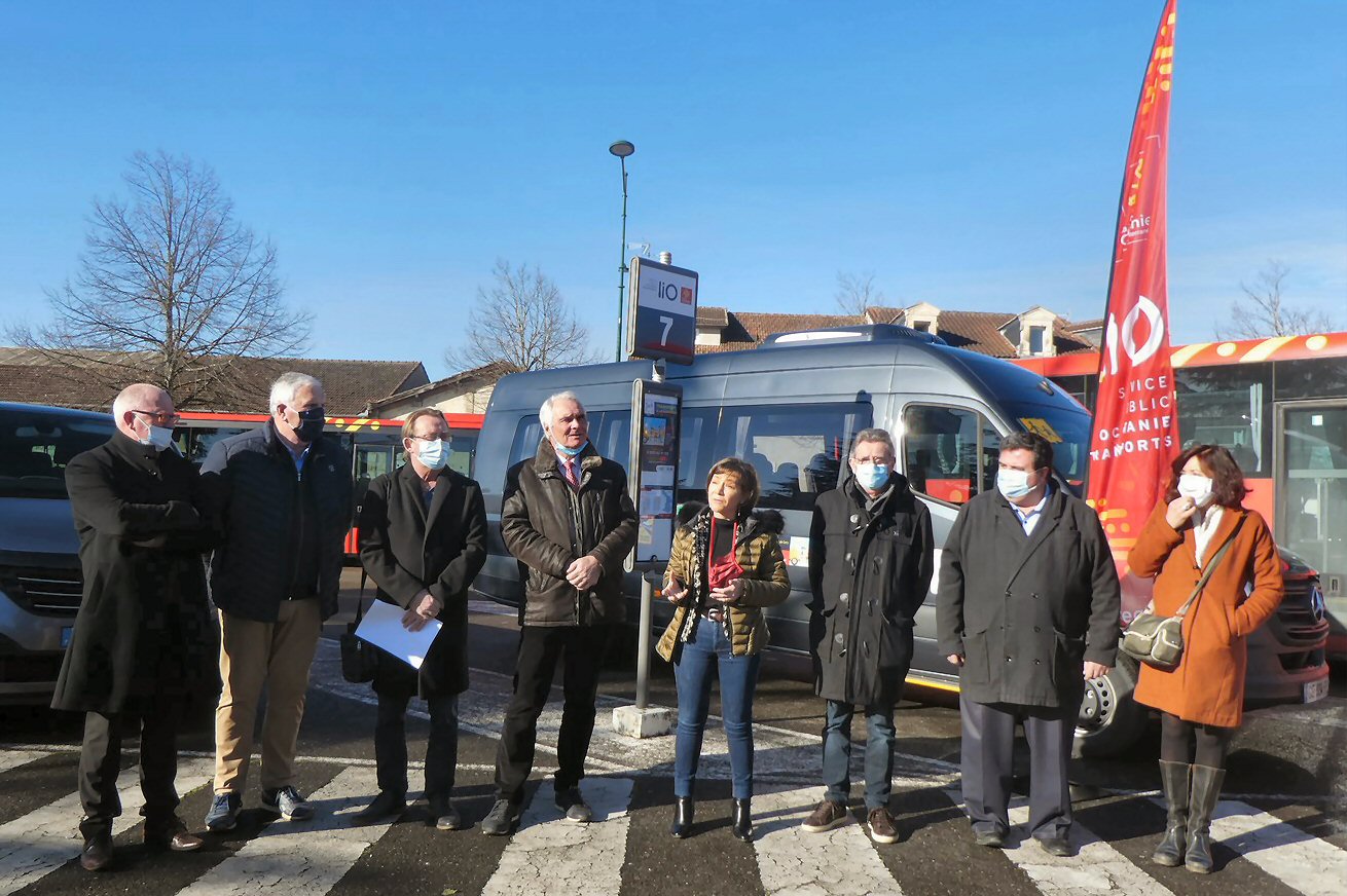 Les partenaires de ce projet réunis lors de l'inauguration du TAD Val de Gers