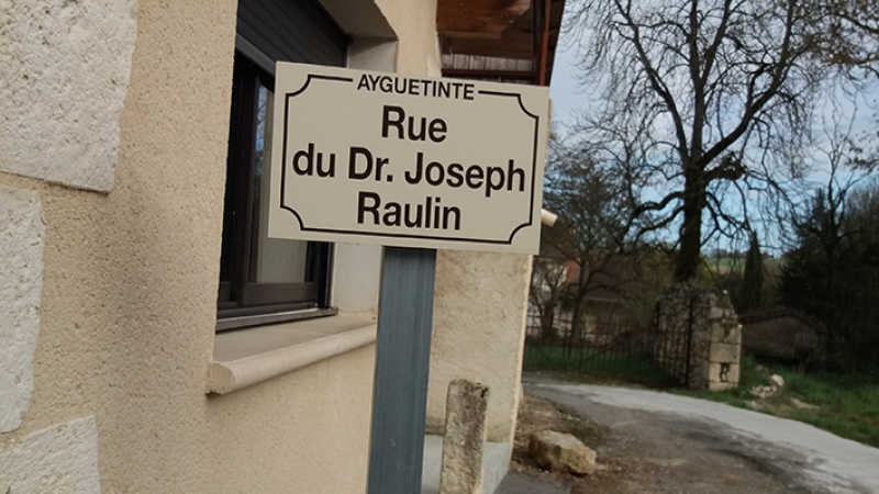 Petit village, petite rue, pour un grand Monsieur