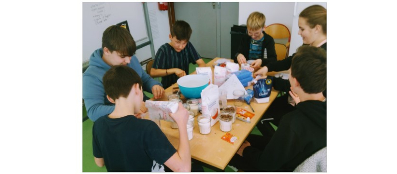 Venez retrouver les jeunes du CLAC sur leur stand lors de l'expo-vente / vide-grenier  de Vic Accueil !