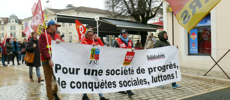 Une centaine de personnes ont manifesté pour la hausse des salaires et des pensions