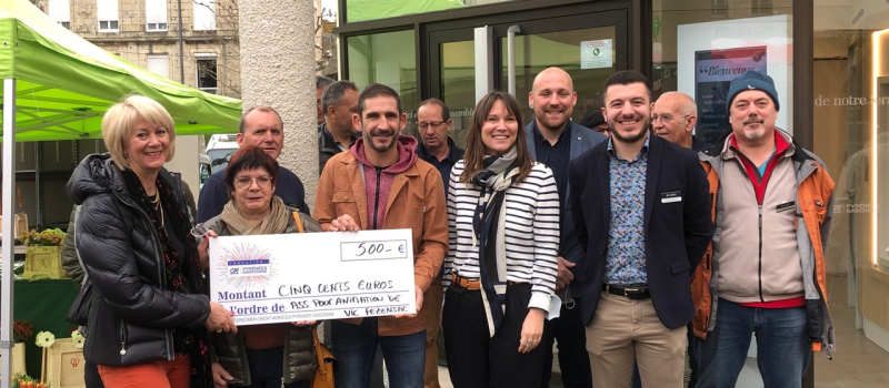 Deux associations vicoises reçoivent un chèque du Crédit Agricole