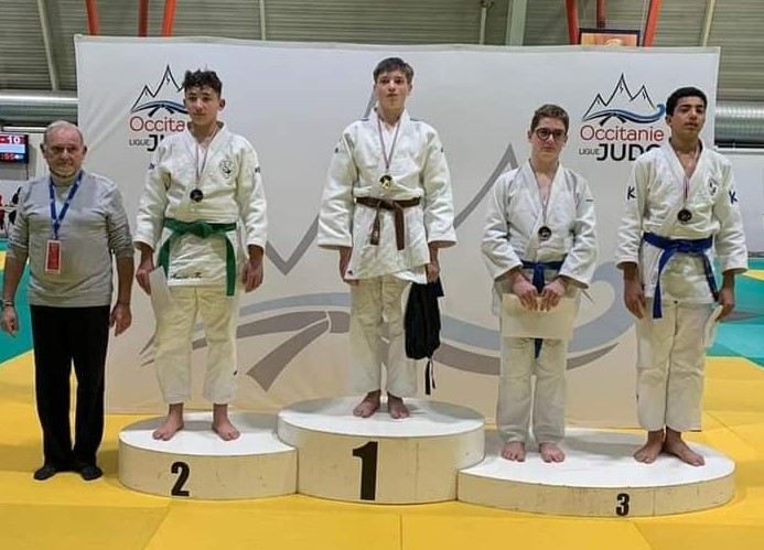 Louis Fillatre sur le podium N° 1.