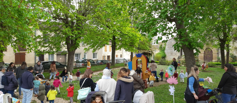 Une  chasse aux oeufs fructueuse pour les tout-petits !